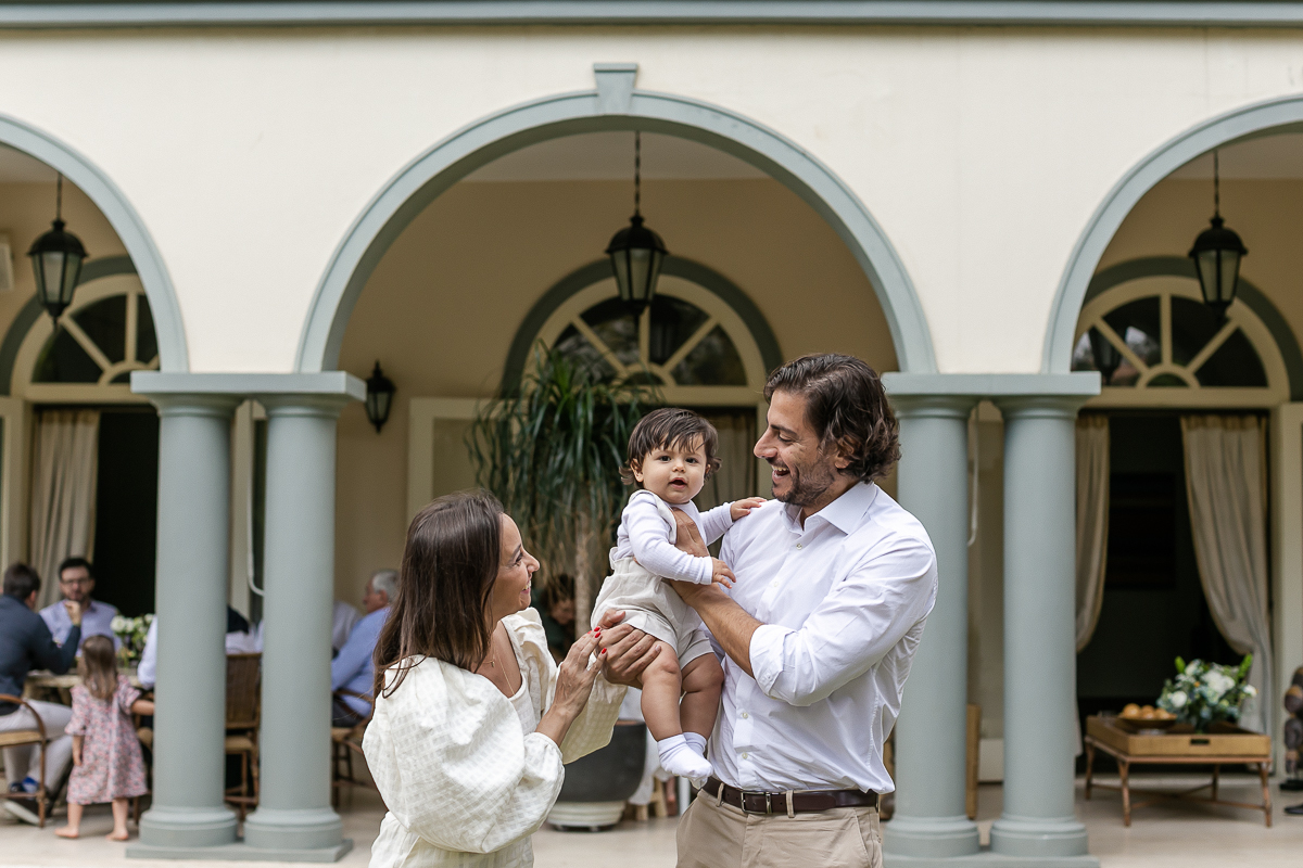 fotos do batizado do pedro michel que aconteceu na capela são pedro e são paulo no bairro cidade jardim em são paulo sp