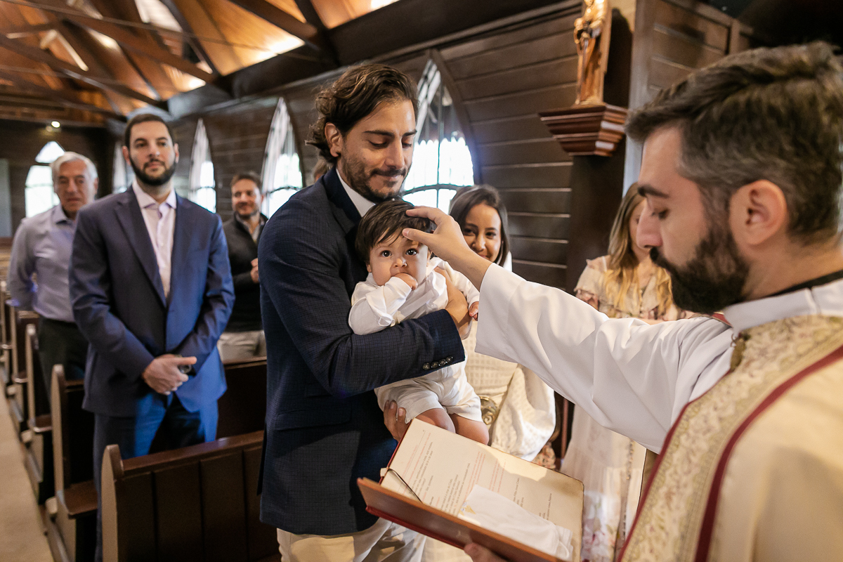 fotos do batizado do pedro michel que aconteceu na capela são pedro e são paulo no bairro cidade jardim em são paulo sp