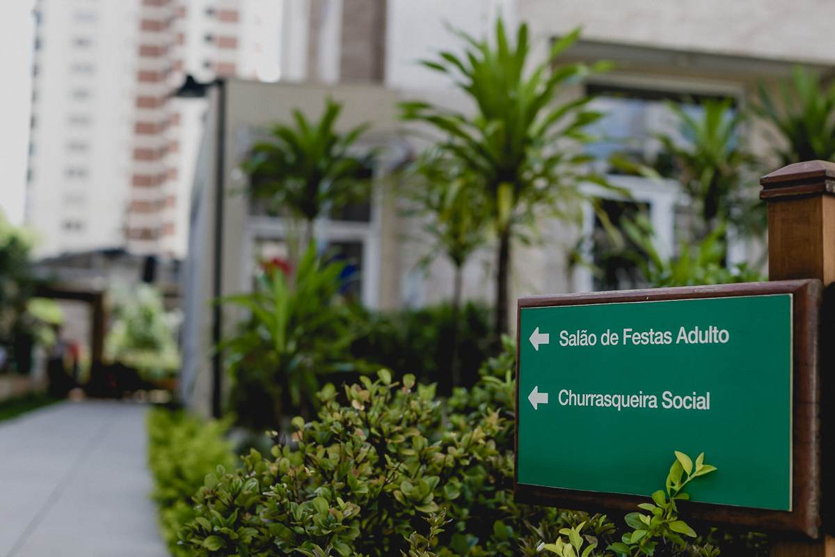 entrada para o salão de festas no condominio do joao