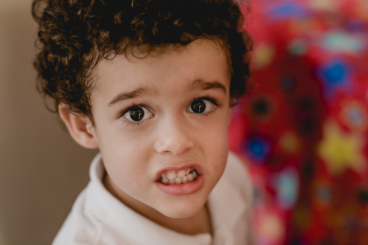 retrato mostrando os dentinhos