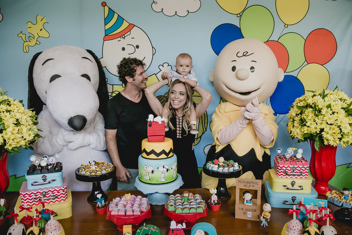 cantando o parabens e batendo palmas