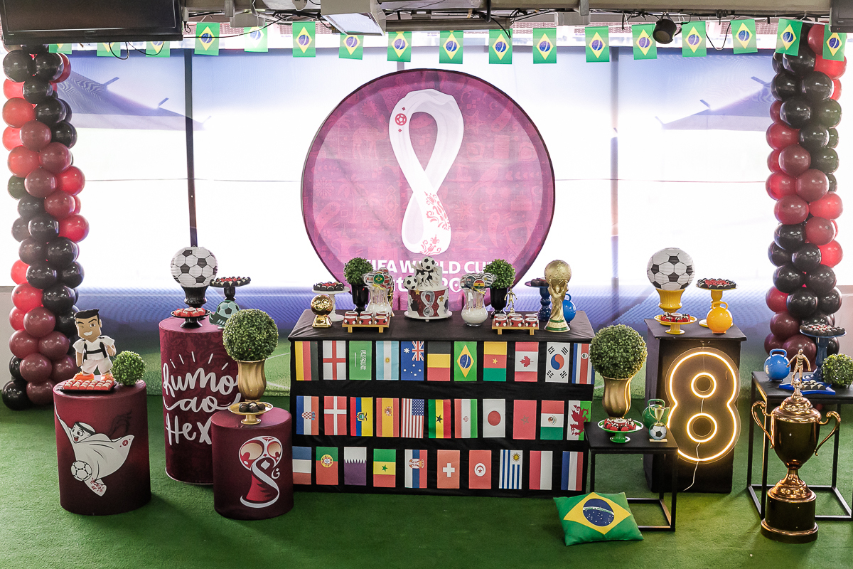 mesa decorada com o tema copa do mundo no buffet fantastic world dentro do estádio do morumbi zona sul sao paulo sp