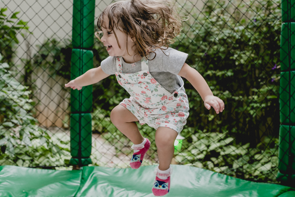 se divertindo no pula pula