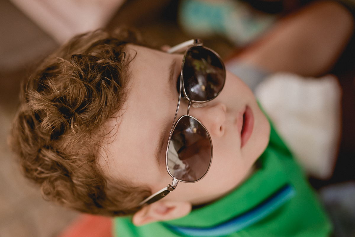 retrato do amigo de oculos escuros