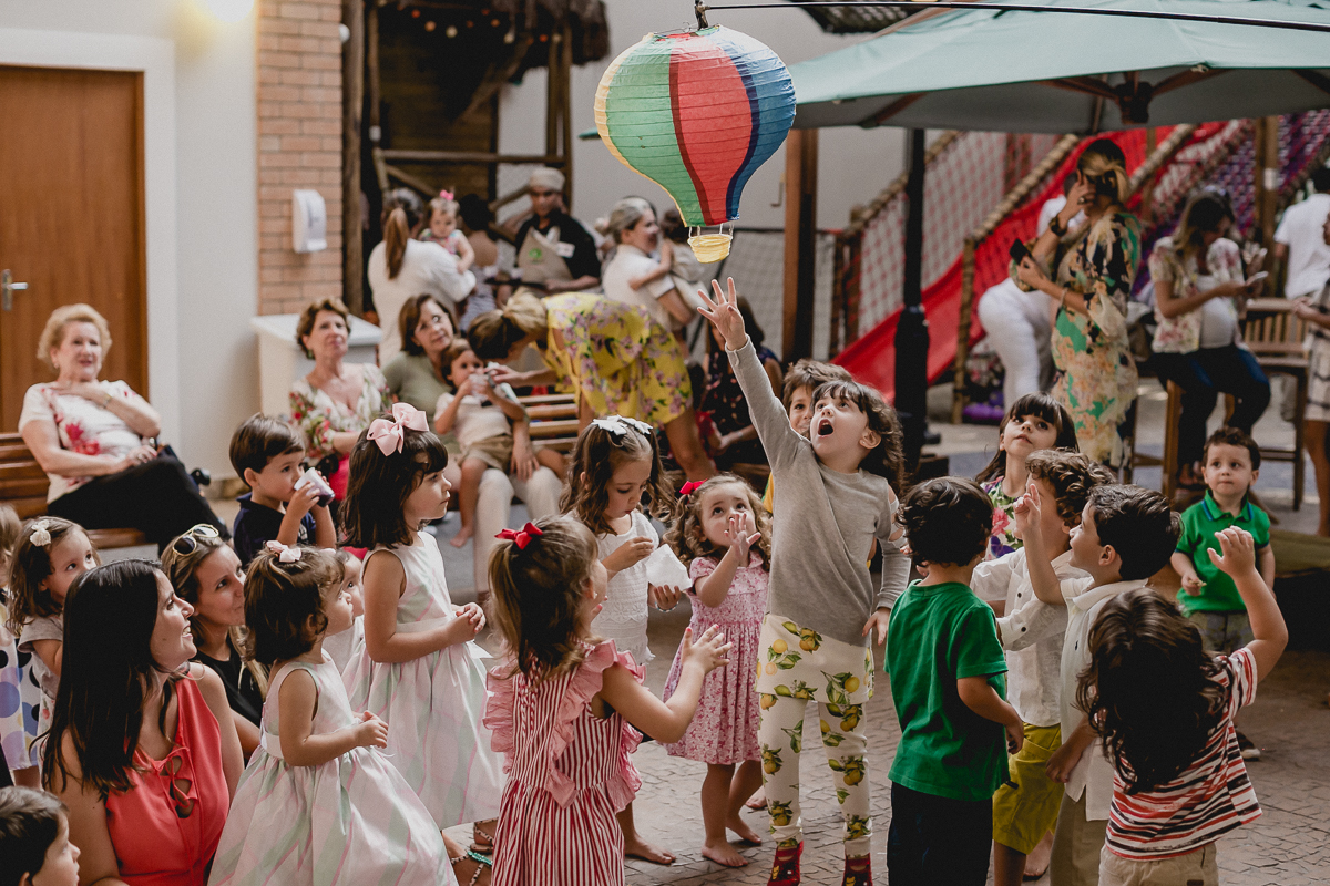 pulando atras do balao