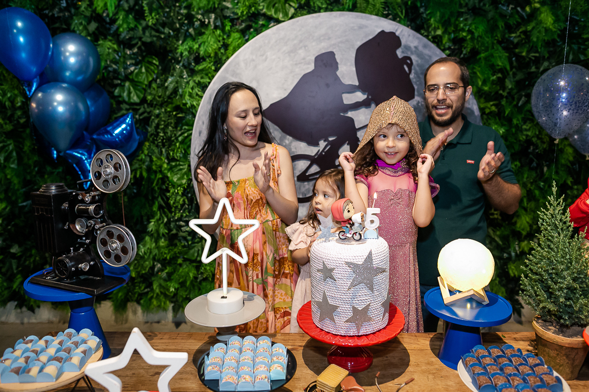 fotos do aniversário de 5 anos da beatriz com o tema et o extra terrestre no buffet no galpão em pinheiros zona oeste sao paulo sp