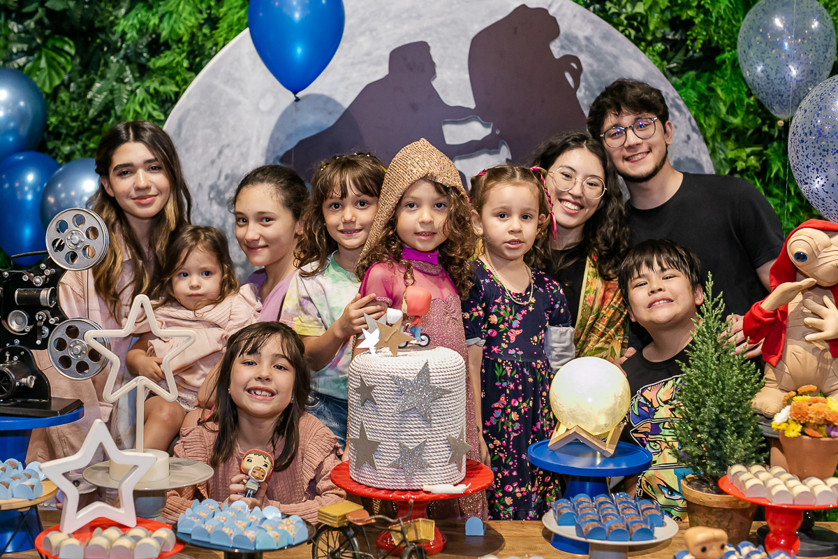 fotos do aniversário de 5 anos da beatriz com o tema et o extra terrestre no buffet no galpão em pinheiros zona oeste sao paulo sp