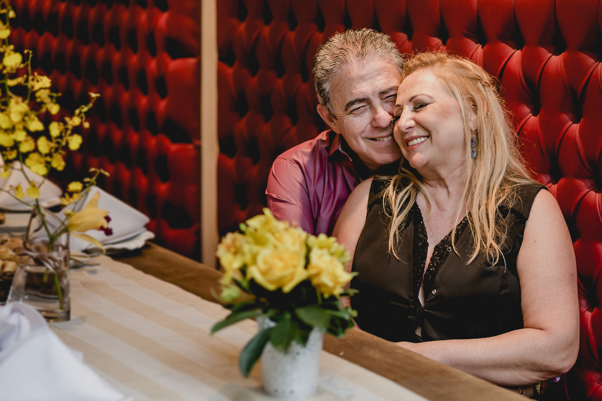 retrato do casal no sofa