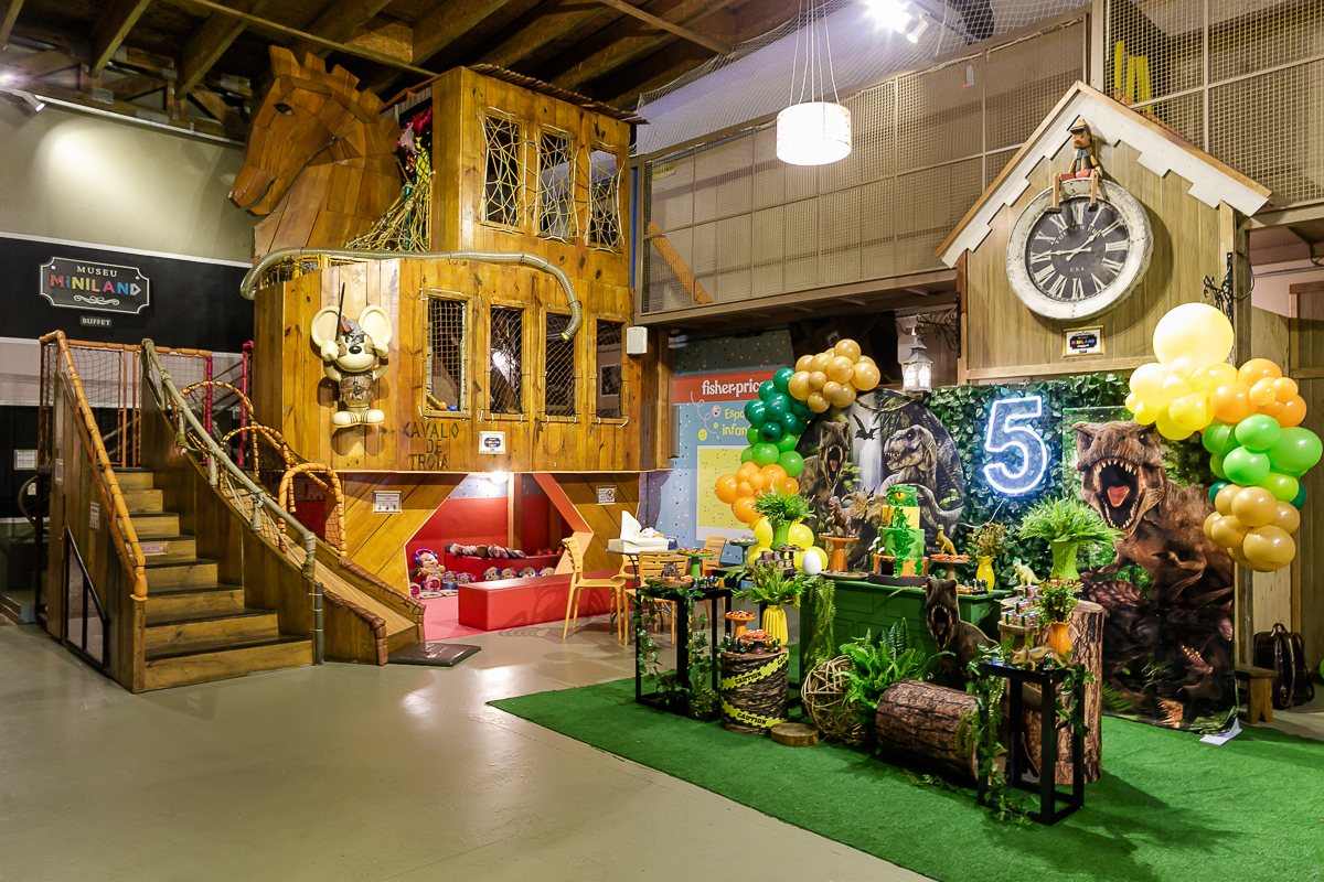 fotografias do aniversário de 5 anos do alexandre no buffet miniland unidade vila olimpia com o tema dinossauros