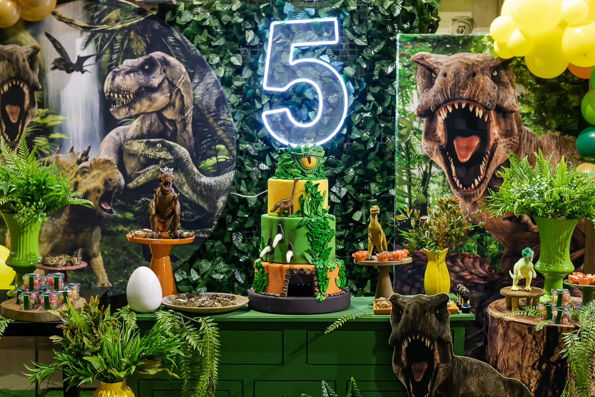 fotografias do aniversário de 5 anos do alexandre no buffet miniland unidade vila olimpia com o tema dinossauros