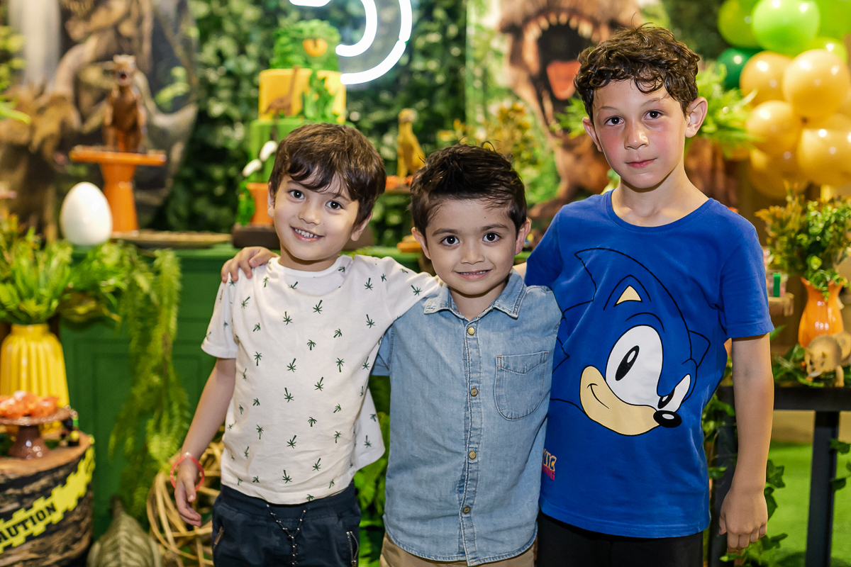 fotografias do aniversário de 5 anos do alexandre no buffet miniland unidade vila olimpia com o tema dinossauros