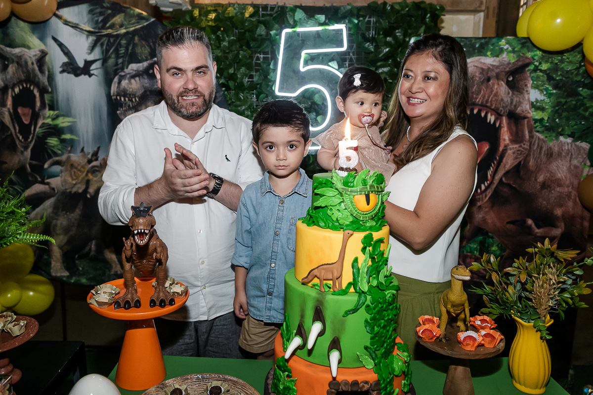 fotografias do aniversário de 5 anos do alexandre no buffet miniland unidade vila olimpia com o tema dinossauros