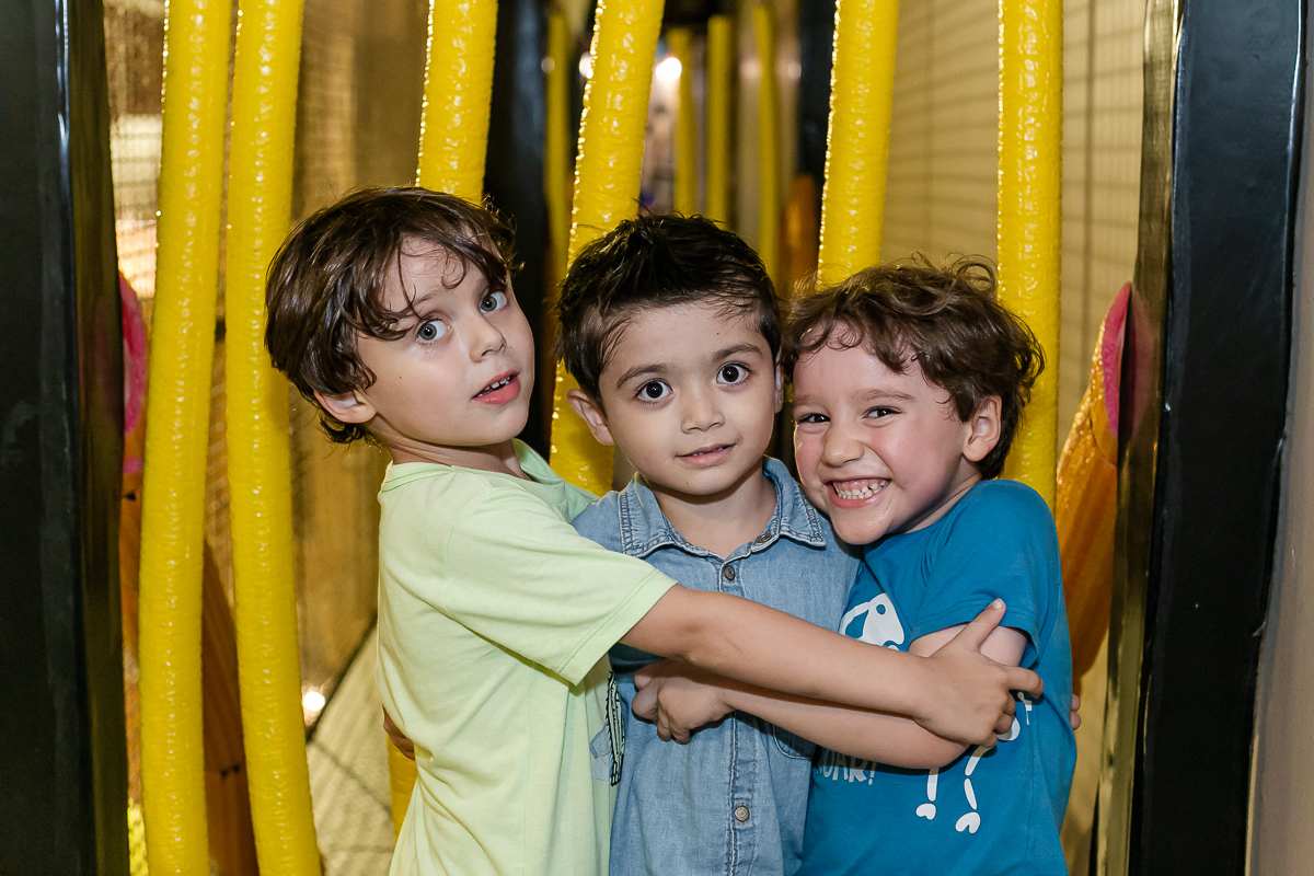 fotografias do aniversário de 5 anos do alexandre no buffet miniland unidade vila olimpia com o tema dinossauros