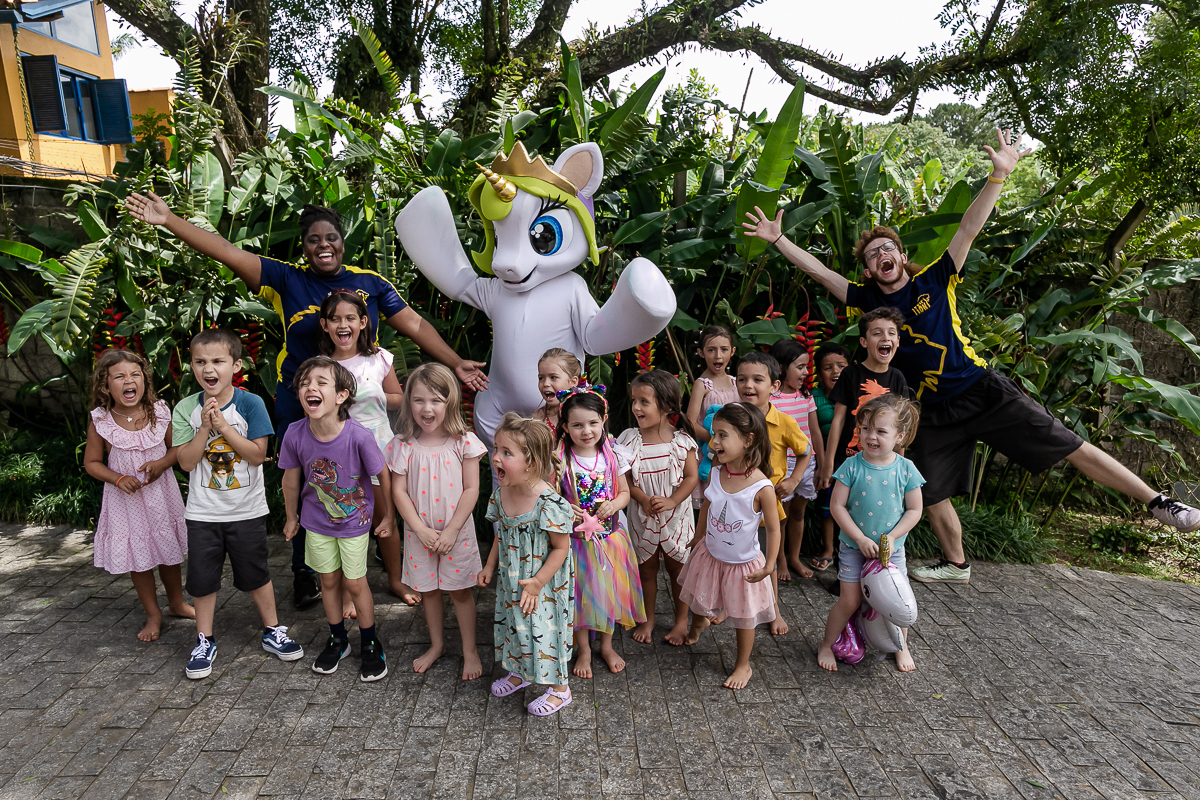 fotos do aniversário de 4 anos da catarina no quintal de casa com tema unicornio na granja viana cotia sao paulo sp