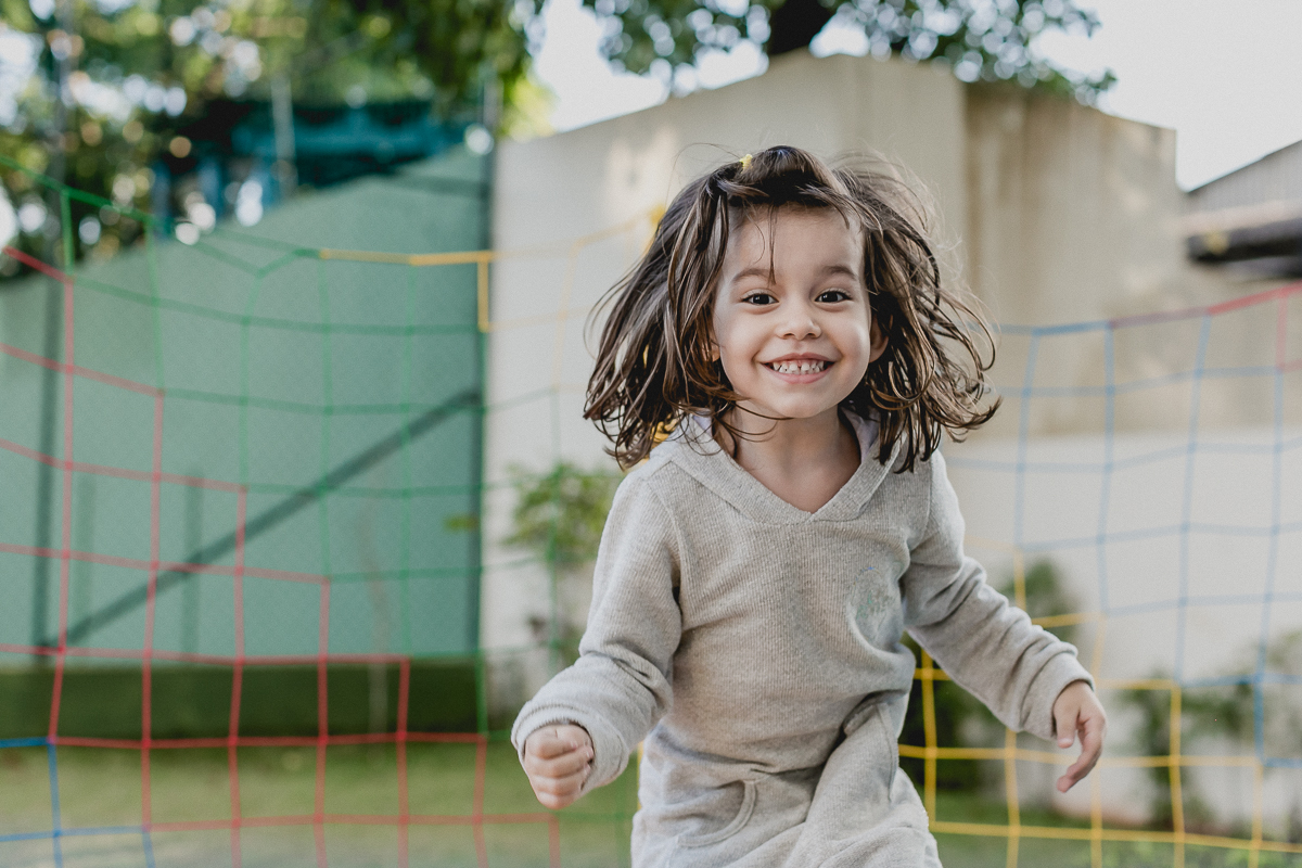 amiguinha se divertindo muito no pula pula