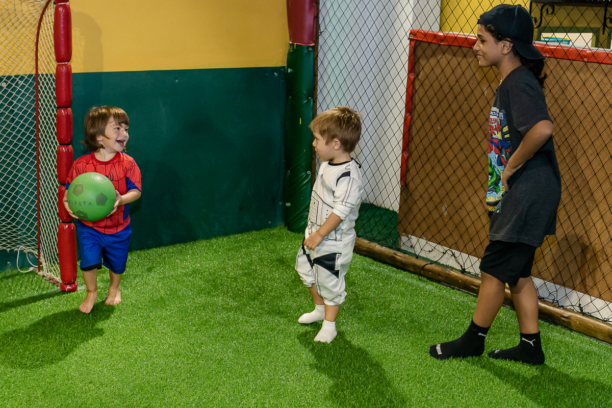 fotos do aniversário de 3 anos do fred com tema vingadores que aconteceu lá no buffet espaço puzzle na vila olímpia sao paulo sp