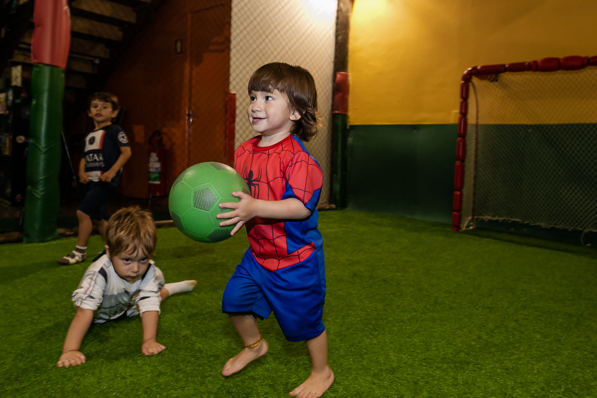 fotos do aniversário de 3 anos do fred com tema vingadores que aconteceu lá no buffet espaço puzzle na vila olímpia sao paulo sp