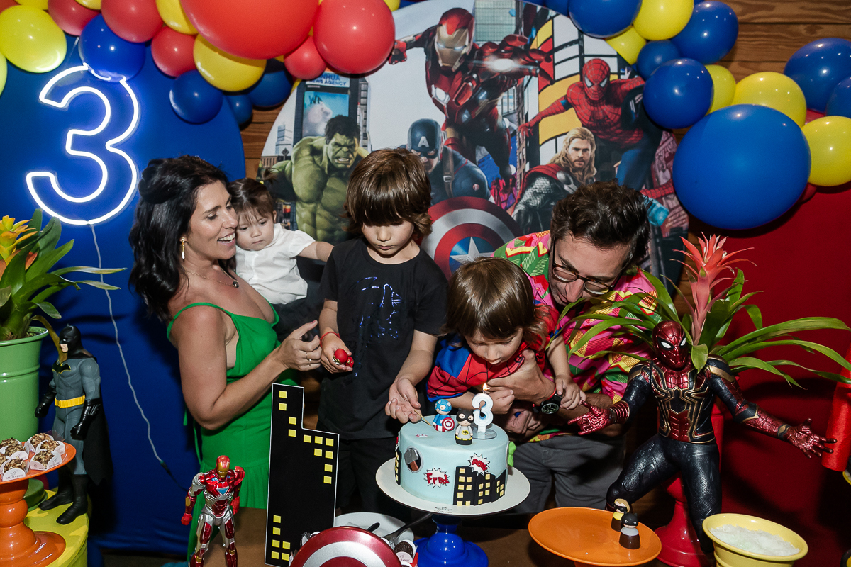 fotos do aniversário de 3 anos do fred com tema vingadores que aconteceu lá no buffet espaço puzzle na vila olímpia sao paulo sp