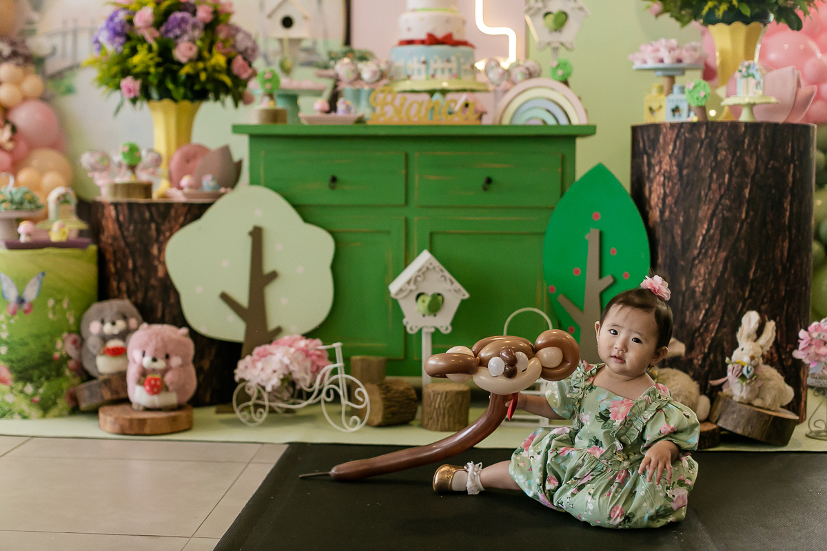 fotografias do aniversário de 1 ano da bianca com o tema jardim que aconteceu no salão de festas do condominio da familia