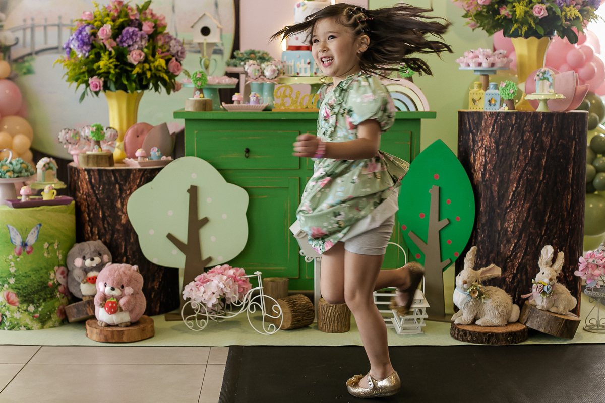 fotografias do aniversário de 1 ano da bianca com o tema jardim que aconteceu no salão de festas do condominio da familia