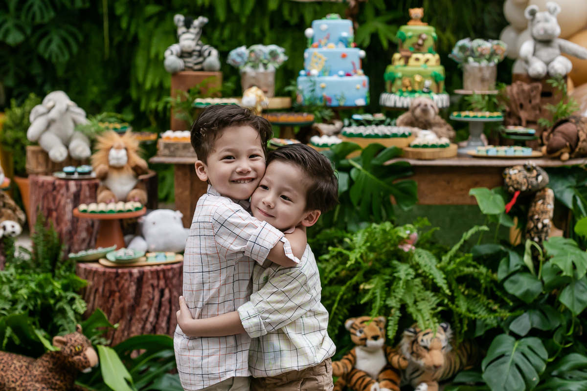 fotografias do aniversário de 4 anos do benjamin e do daniel com o tema safari que aconteceu lá no buffet espaço tragaluz na vila olimpia zona sul sao paulo sp
