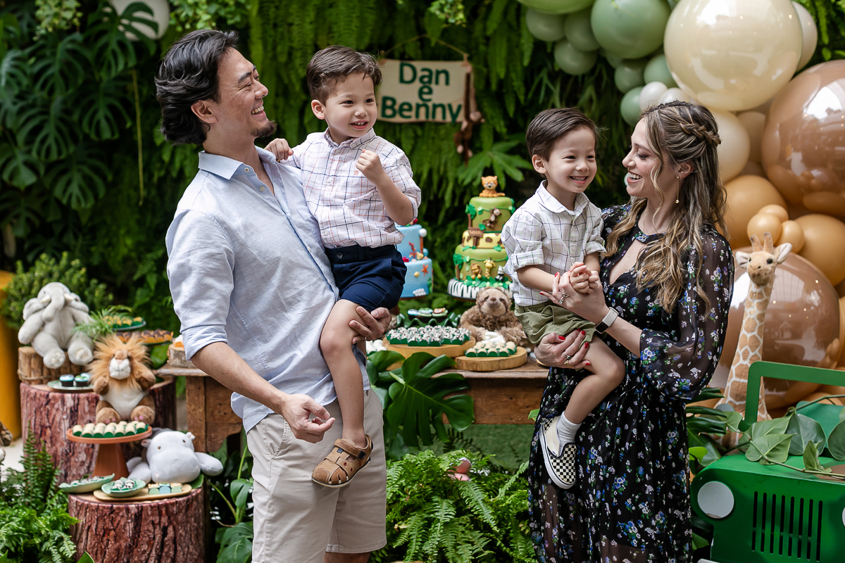 fotografias do aniversário de 4 anos do benjamin e do daniel com o tema safari que aconteceu lá no buffet espaço tragaluz na vila olimpia zona sul sao paulo sp