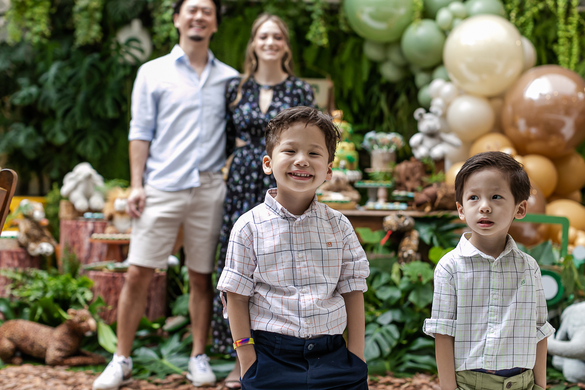 fotografias do aniversário de 4 anos do benjamin e do daniel com o tema safari que aconteceu lá no buffet espaço tragaluz na vila olimpia zona sul sao paulo sp