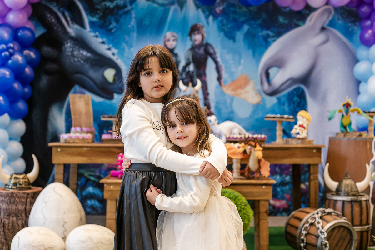 fotografias do aniversário de 5 anos da Helena com o tema como treinar seu dragão no buffet estação diversão em alphaville são paulo sp
