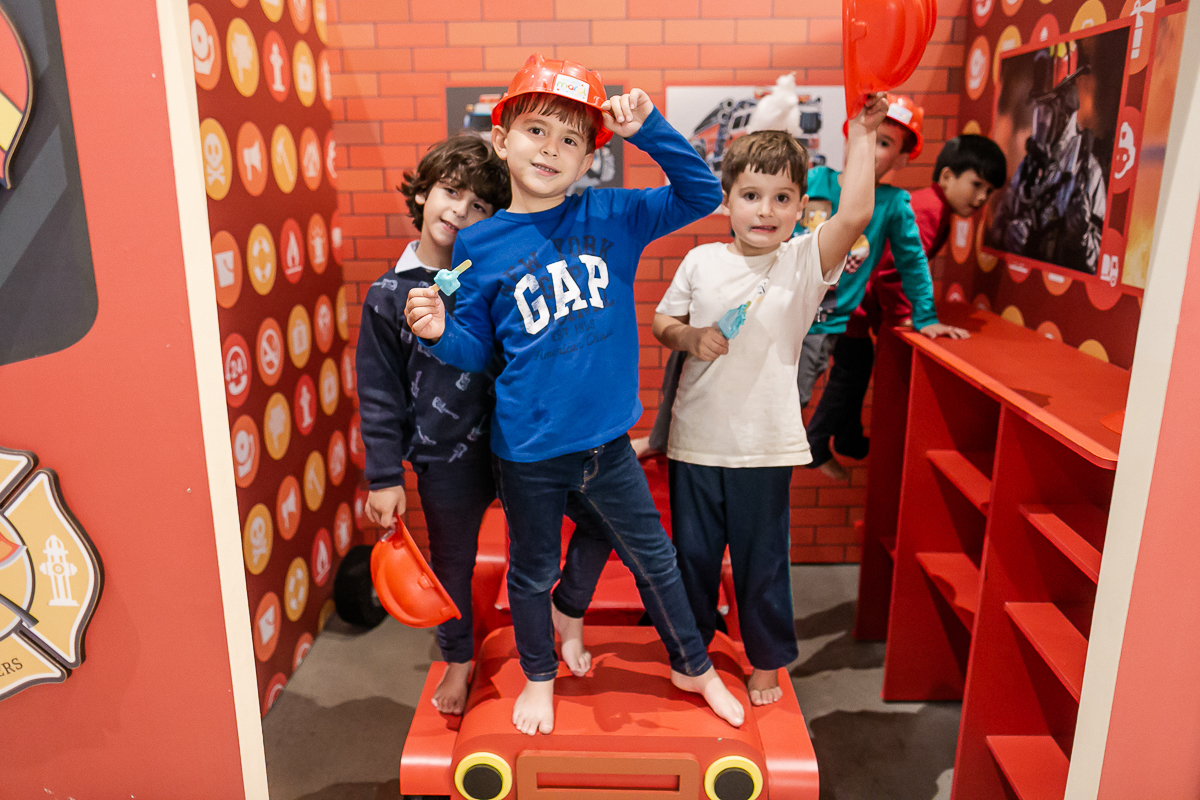 fotografias do aniversário de 5 anos da Helena com o tema como treinar seu dragão no buffet estação diversão em alphaville são paulo sp