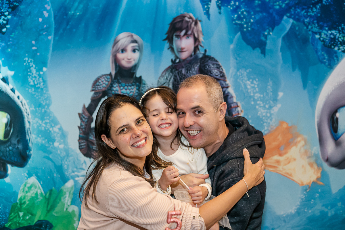 fotografias do aniversário de 5 anos da Helena com o tema como treinar seu dragão no buffet estação diversão em alphaville são paulo sp