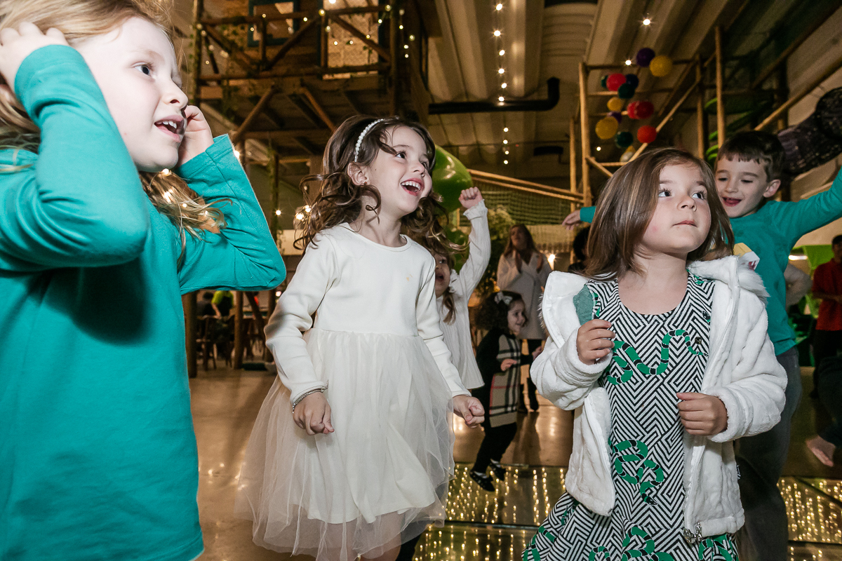 fotografias do aniversário de 5 anos da Helena com o tema como treinar seu dragão no buffet estação diversão em alphaville são paulo sp