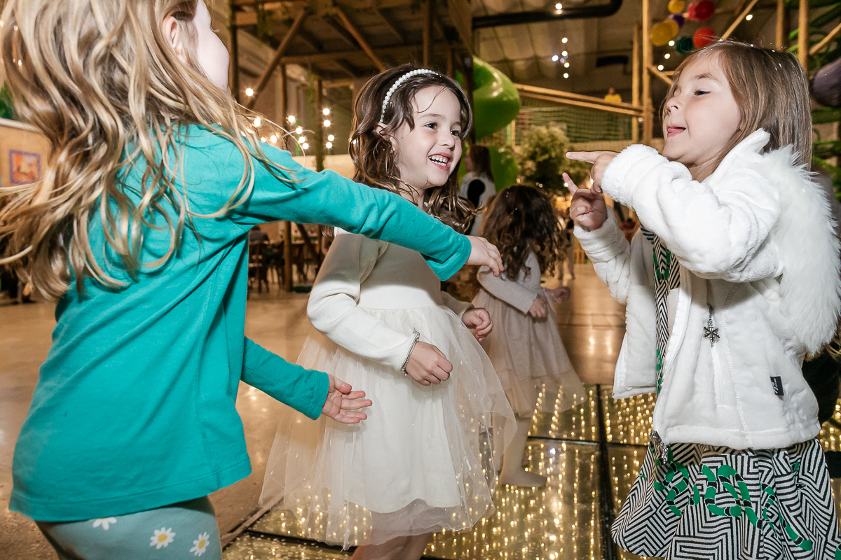 fotografias do aniversário de 5 anos da Helena com o tema como treinar seu dragão no buffet estação diversão em alphaville são paulo sp