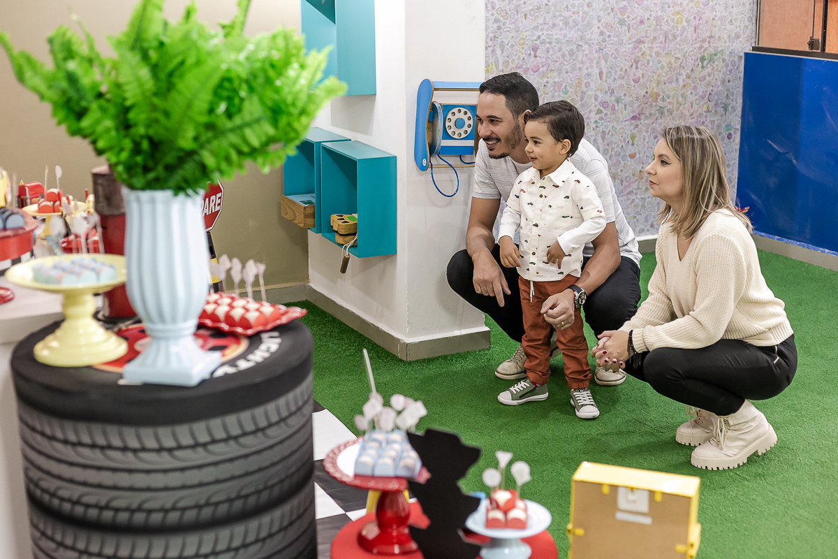 fotografias do aniversário de 3 anos do Arthur com o tema carros no buffet patuska brincadeiras em são caetano do sul são paulo sp