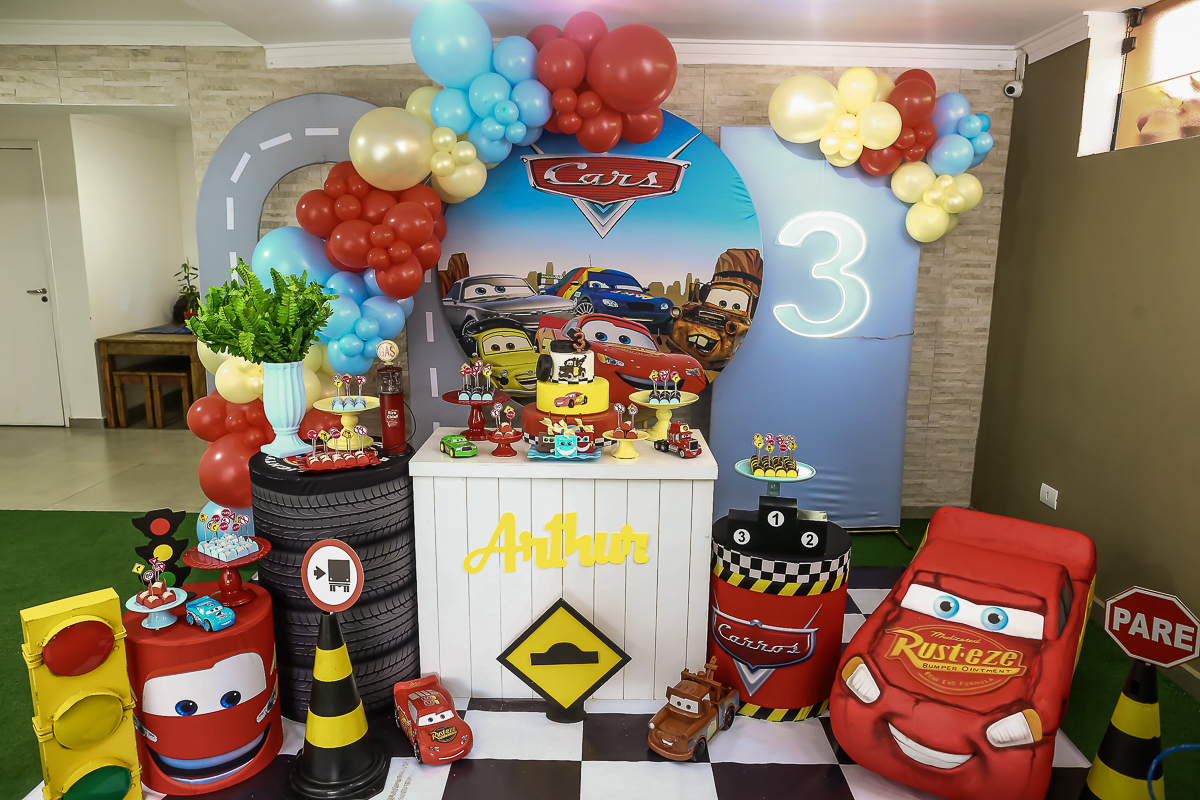 fotografias do aniversário de 3 anos do Arthur com o tema carros no buffet patuska brincadeiras em são caetano do sul são paulo sp