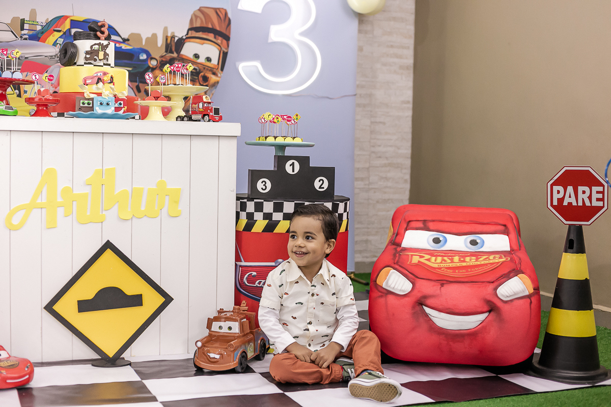 fotografias do aniversário de 3 anos do Arthur com o tema carros no buffet patuska brincadeiras em são caetano do sul são paulo sp
