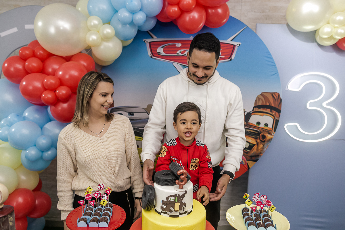 fotografias do aniversário de 3 anos do Arthur com o tema carros no buffet patuska brincadeiras em são caetano do sul são paulo sp