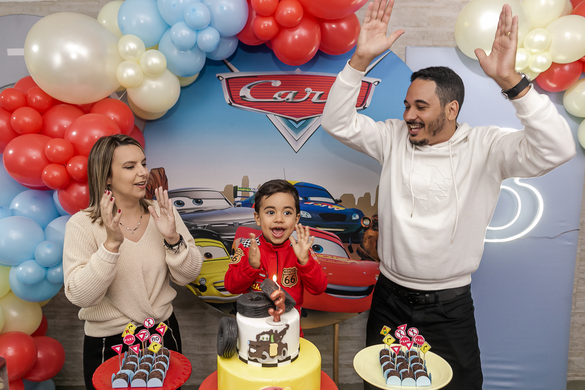 fotografias do aniversário de 3 anos do Arthur com o tema carros no buffet patuska brincadeiras em são caetano do sul são paulo sp