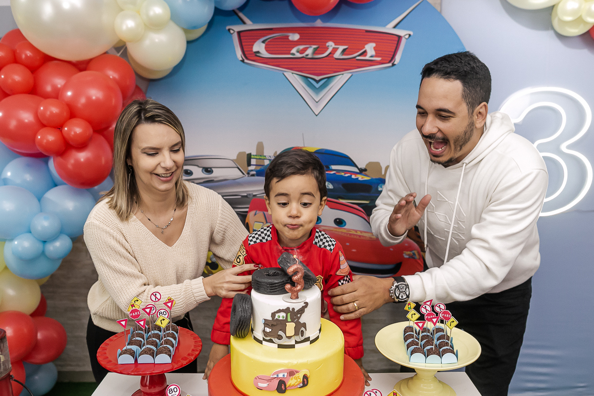 fotografias do aniversário de 3 anos do Arthur com o tema carros no buffet patuska brincadeiras em são caetano do sul são paulo sp