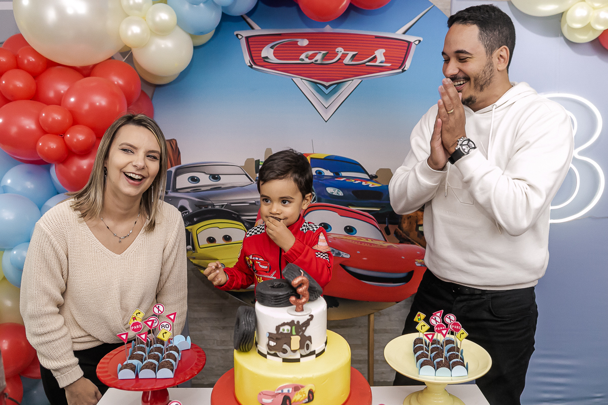 fotografias do aniversário de 3 anos do Arthur com o tema carros no buffet patuska brincadeiras em são caetano do sul são paulo sp