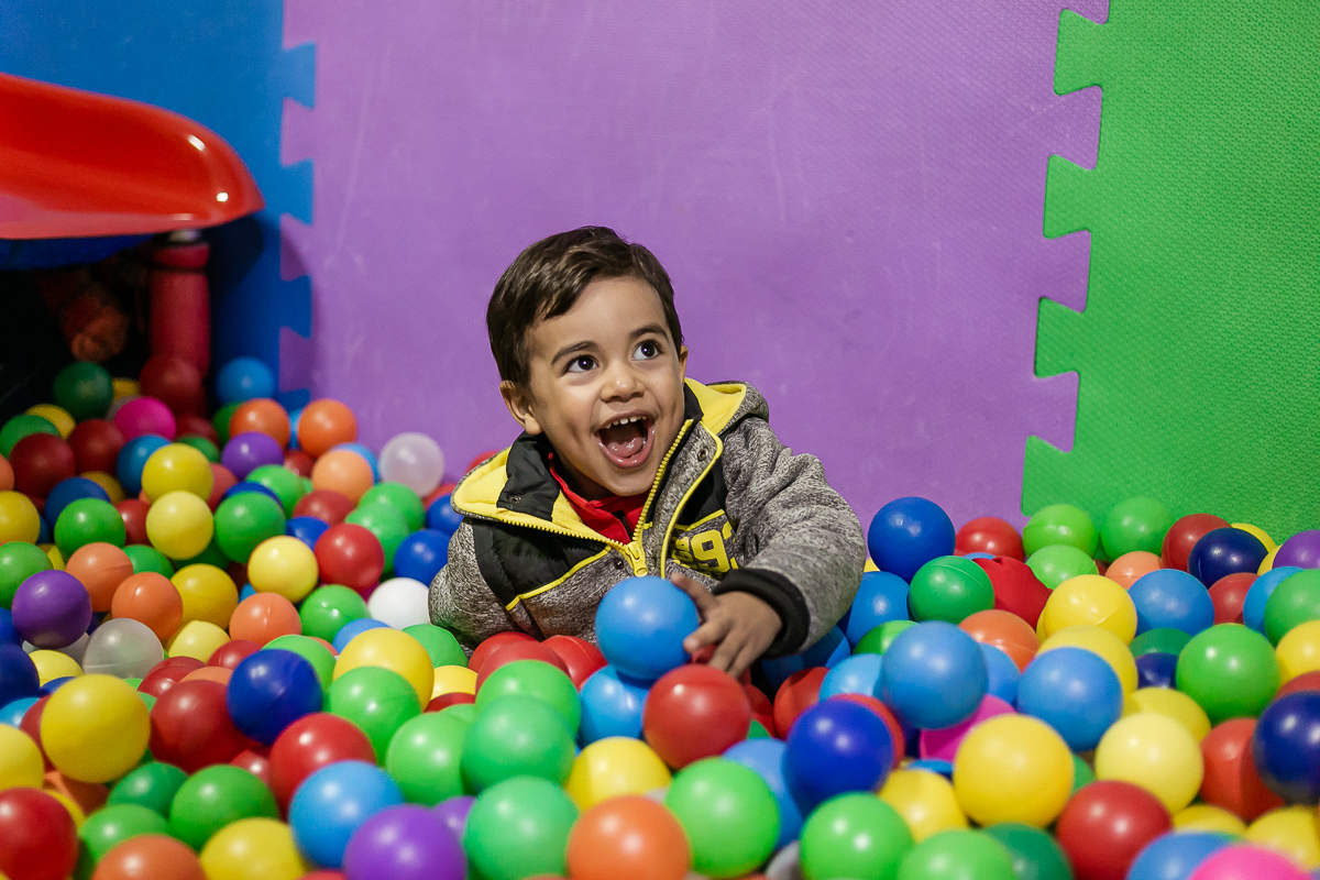 fotografias do aniversário de 3 anos do Arthur com o tema carros no buffet patuska brincadeiras em são caetano do sul são paulo sp