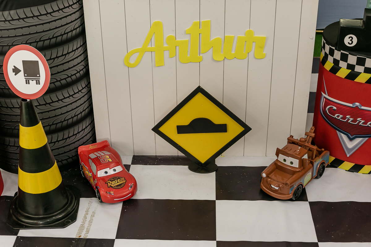 fotografias do aniversário de 3 anos do Arthur com o tema carros no buffet patuska brincadeiras em são caetano do sul são paulo sp
