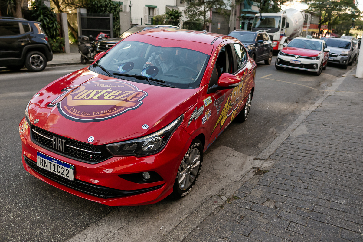 fotografias do aniversário de 5 anos do Bruno com o tema hot wheels no buffet espaço buticabeira em pinheiros zona oeste de sao paulo sp