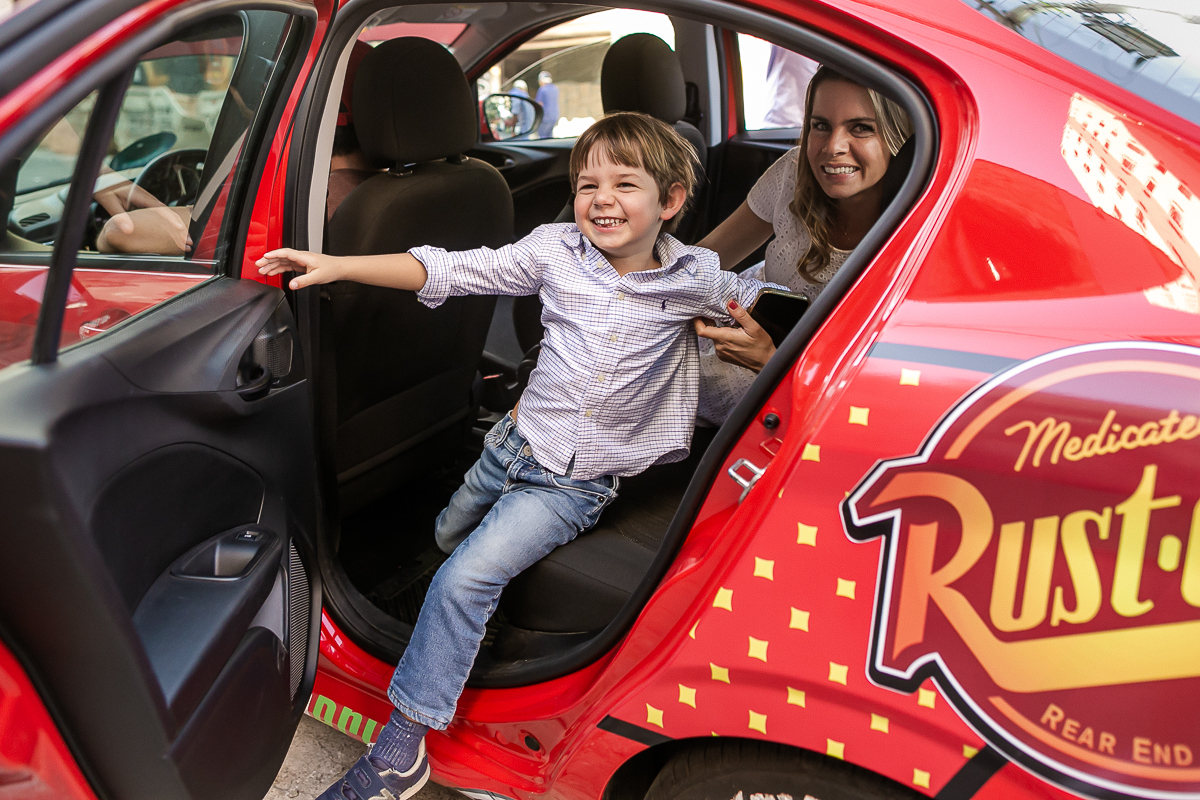 fotografias do aniversário de 5 anos do Bruno com o tema hot wheels no buffet espaço buticabeira em pinheiros zona oeste de sao paulo sp