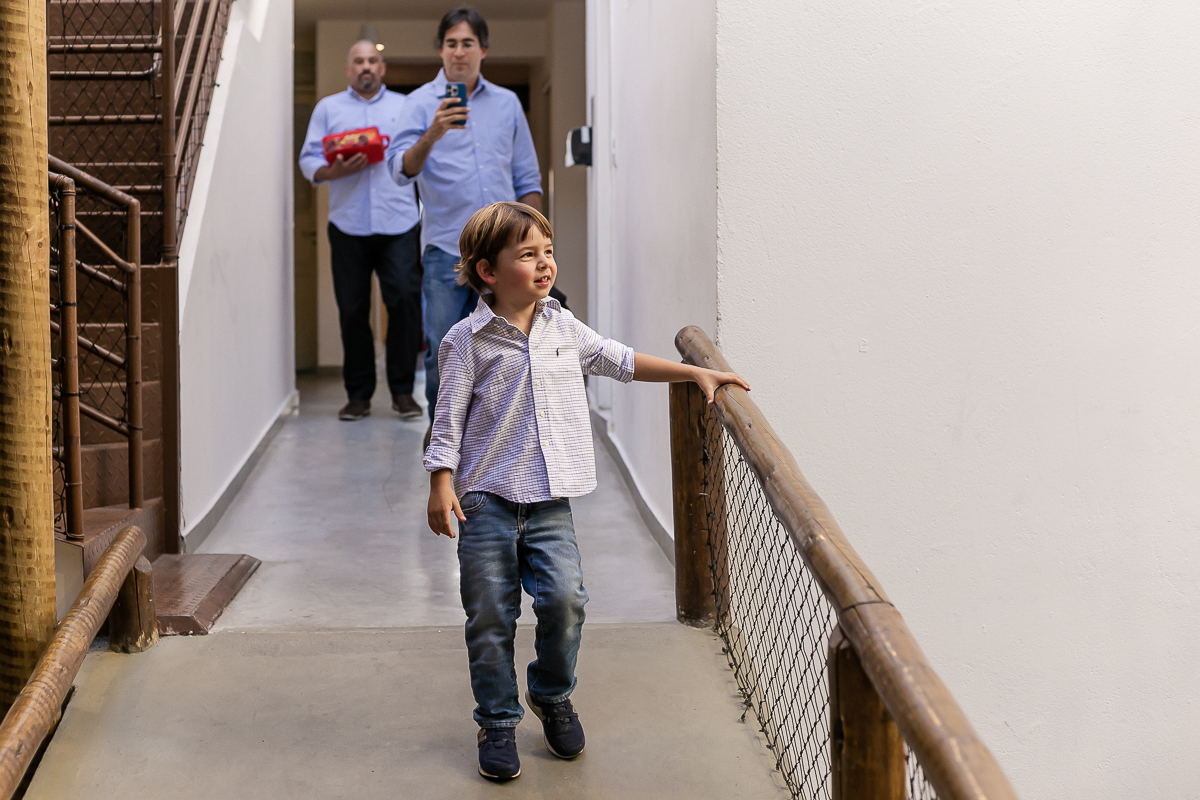 fotografias do aniversário de 5 anos do Bruno com o tema hot wheels no buffet espaço buticabeira em pinheiros zona oeste de sao paulo sp