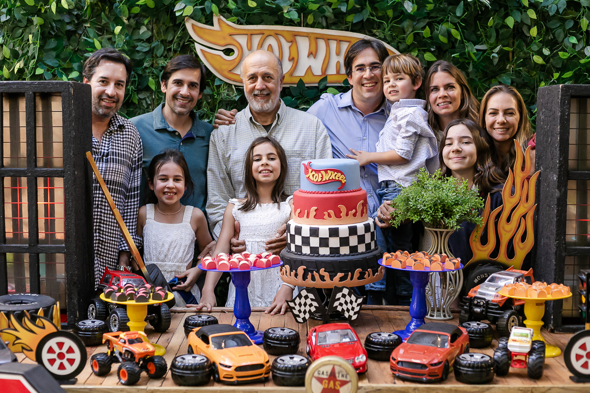 fotografias do aniversário de 5 anos do Bruno com o tema hot wheels no buffet espaço buticabeira em pinheiros zona oeste de sao paulo sp