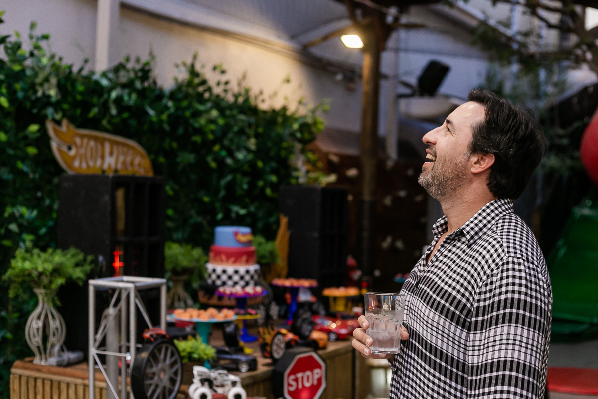 fotografias do aniversário de 5 anos do Bruno com o tema hot wheels no buffet espaço buticabeira em pinheiros zona oeste de sao paulo sp