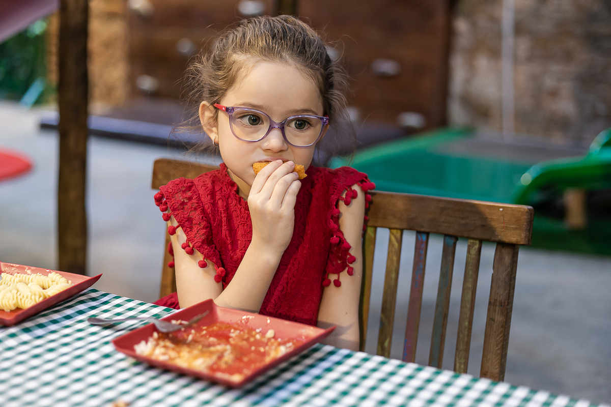 fotografias do aniversário de 5 anos do Bruno com o tema hot wheels no buffet espaço buticabeira em pinheiros zona oeste de sao paulo sp