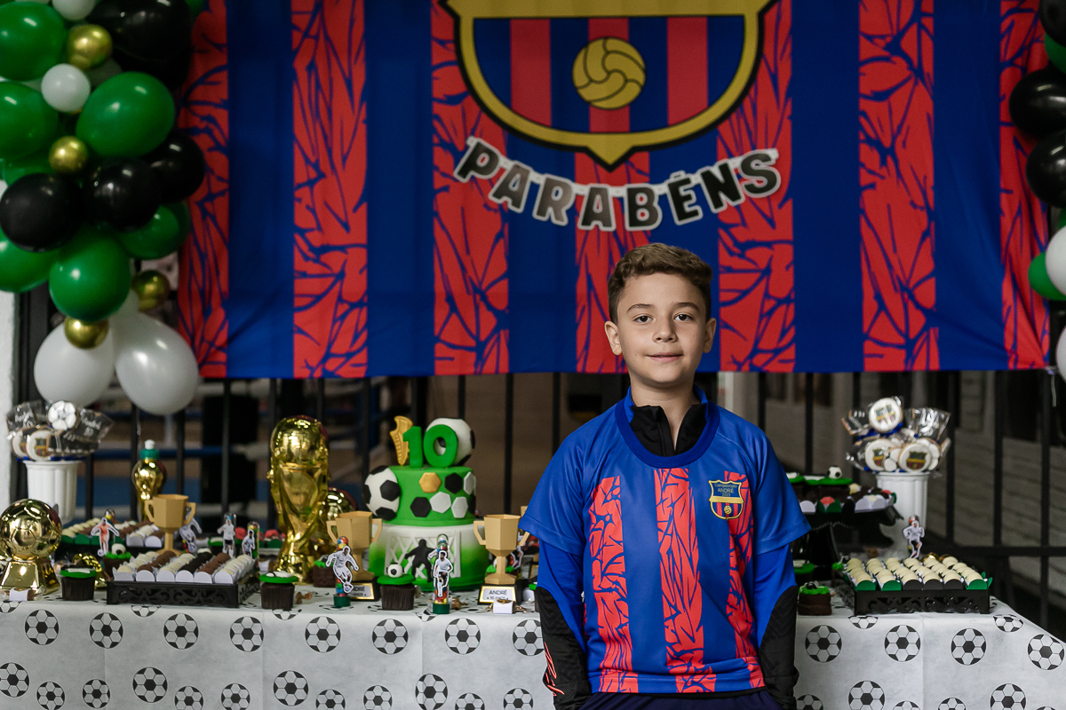 fotografias do aniversário de 10 anos do André que aconteceu na quadra do colégio assunção pamplona zona sul sao paulo sp