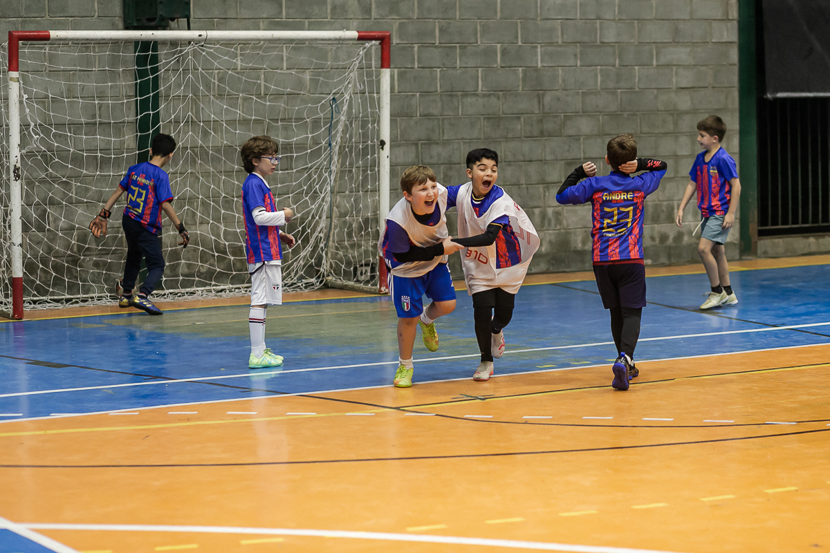 fotografias do aniversário de 10 anos do André que aconteceu na quadra do colégio assunção pamplona zona sul sao paulo sp