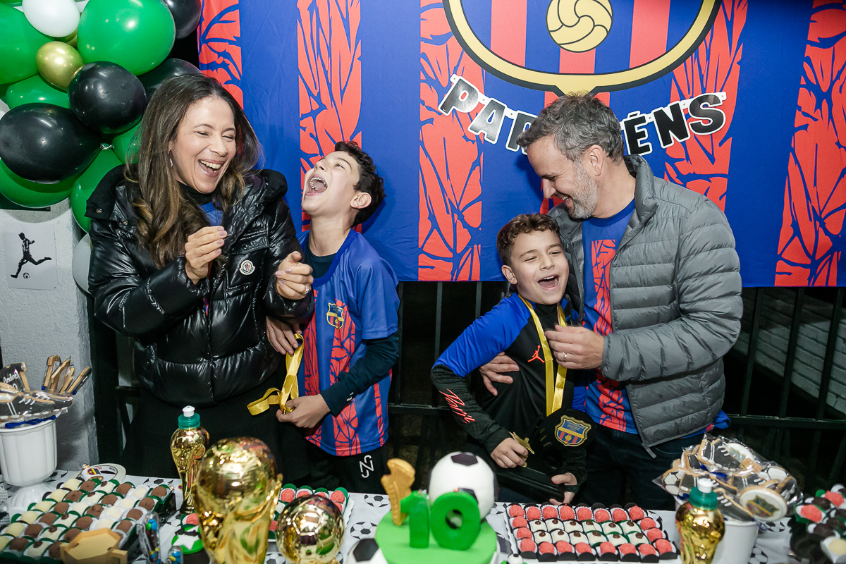 fotografias do aniversário de 10 anos do André que aconteceu na quadra do colégio assunção pamplona zona sul sao paulo sp